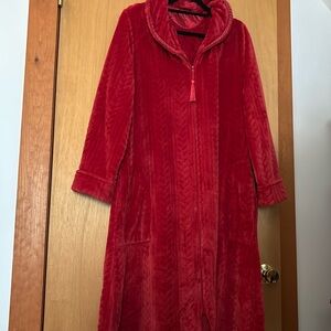 Aria Plush Burgundy red bath robe Sz L NWOT